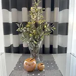Przytulny Z Ogrodem W Jeleniej Gorze By Renters * Еленя-Гура